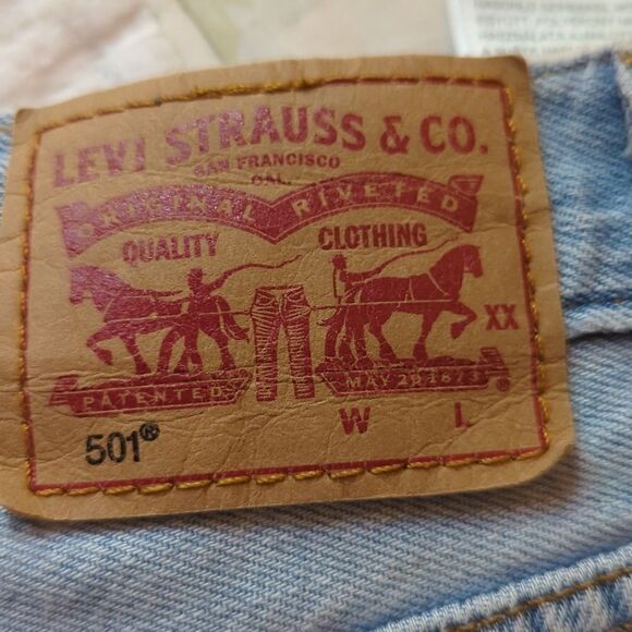 Levi's destroyed denim cut off jean shorts - Picture 9 of 12
